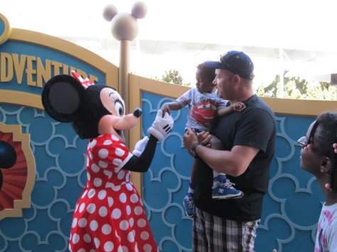 Jonah meeting Minnie with Dad and Hannah